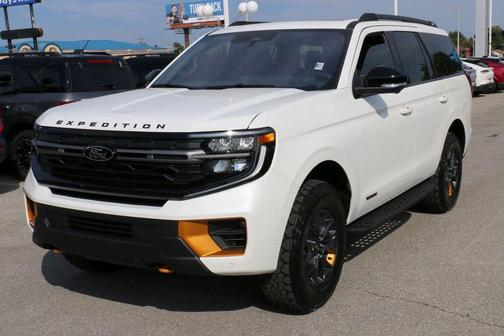 Star White Metallic Tri-Coat 2026 Ford Expedition Tremor