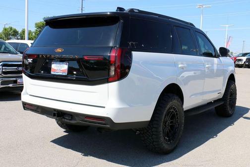 Star White Metallic Tri-Coat 2026 Ford Expedition Tremor