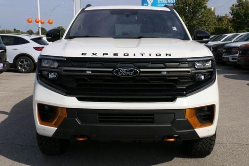 Star White Metallic Tri-Coat 2026 Ford Expedition Tremor