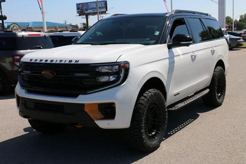 Star White Metallic Tri-Coat 2026 Ford Expedition Tremor