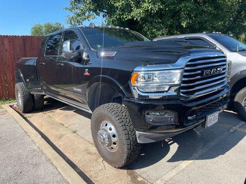 Diamond Black Crystal Pearlcoat 2023 RAM 3500 Longhorn