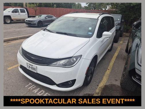 Bright White Clearcoat 2020 Chrysler Pacifica Touring L