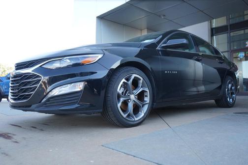 Mosaic Black Metallic 2024 Chevrolet Malibu FWD 1LT