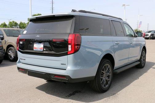 Glacier Gray Metallic Tri-Coat 2026 Ford Expedition Max Platinum