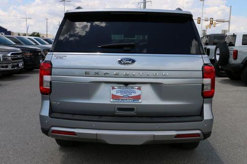 Iconic Silver Metallic 2022 Ford Expedition XLT