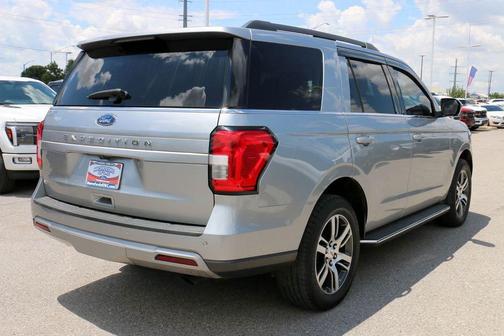 Iconic Silver Metallic 2022 Ford Expedition XLT