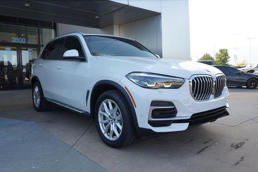 White Metallic 2023 BMW X5 xDrive40i