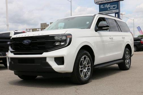 Star White Metallic Tri-Coat 2026 Ford Expedition Active