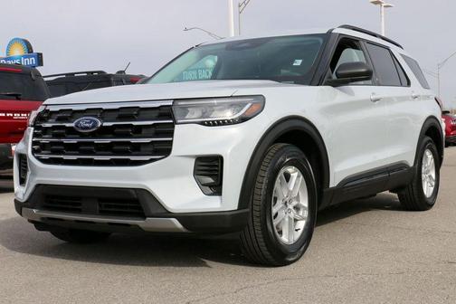 Space White Metallic 2026 Ford Explorer Active