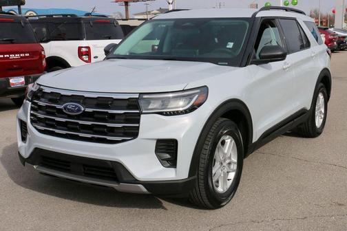 Space White Metallic 2026 Ford Explorer Active