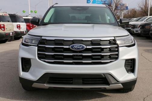Space White Metallic 2026 Ford Explorer Active