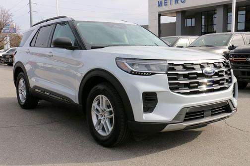 Space White Metallic 2026 Ford Explorer Active