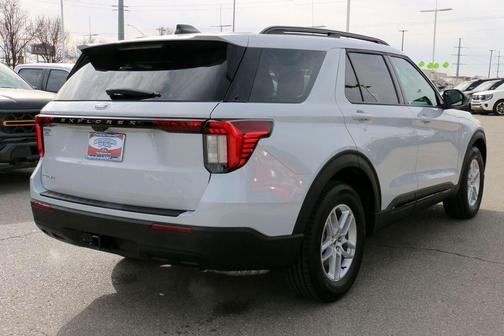 Space White Metallic 2026 Ford Explorer Active