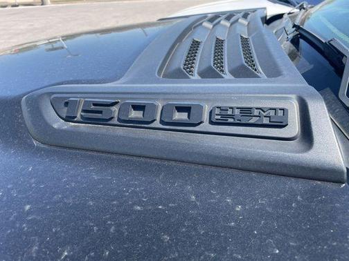 Diamond Black Crystal Pearlcoat 2020 RAM 1500 Laramie