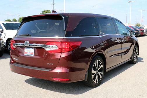 Deep Scarlet Pearl 2018 Honda Odyssey Elite
