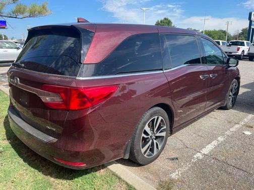 Deep Scarlet Pearl 2018 Honda Odyssey Elite