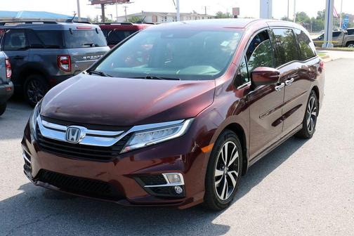 Deep Scarlet Pearl 2018 Honda Odyssey Elite