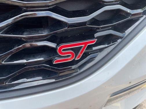 Star White Metallic Tri-Coat 2023 Ford Explorer ST