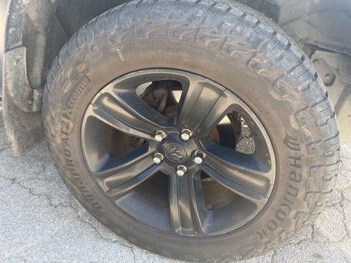 Bright White Clearcoat 2022 RAM 1500 Classic Warlock Quad Cab 4x4 6'4' Box