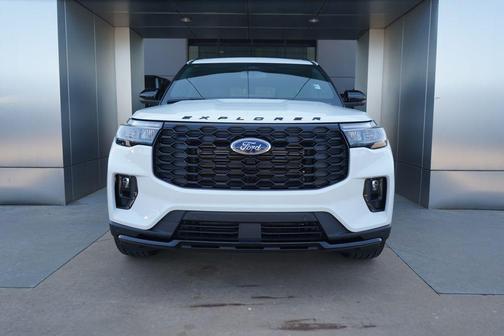 Star White Metallic Tri-Coat 2026 Ford Explorer ST-Line
