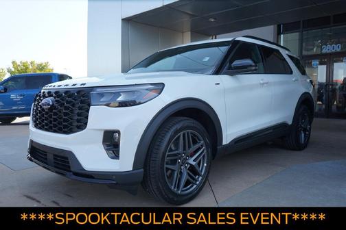 Star White Metallic Tri-Coat 2026 Ford Explorer ST-Line