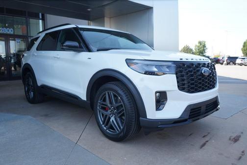 Star White Metallic Tri-Coat 2026 Ford Explorer ST-Line