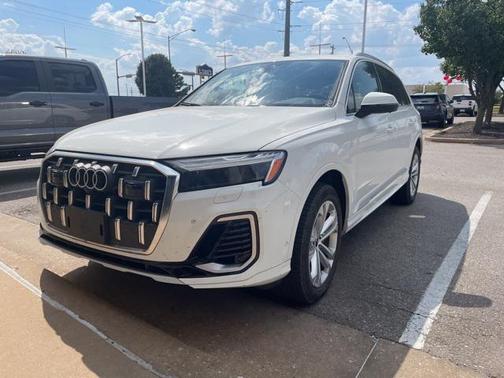 2025 Audi Q7 55 Premium Plus