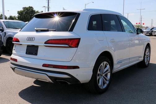 2025 Audi Q7 55 Premium Plus