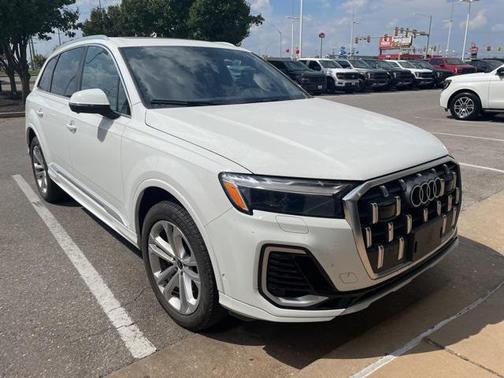 2025 Audi Q7 55 Premium Plus