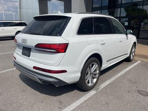 2025 Audi Q7 55 Premium Plus