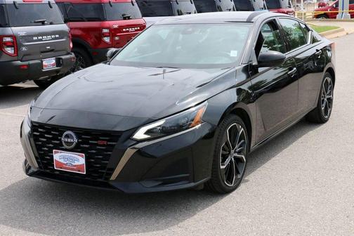 Super Black Clearcoat 2024 Nissan Altima SR FWD