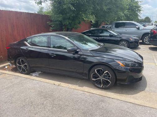 Super Black Clearcoat 2024 Nissan Altima SR FWD
