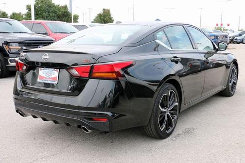 2023 Nissan Altima SR FWD