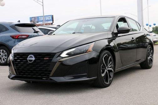 2023 Nissan Altima SR FWD