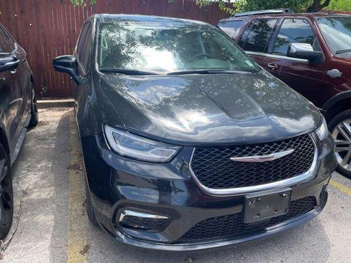 Brilliant Black Crystal Pearlcoat 2023 Chrysler Pacifica Touring L