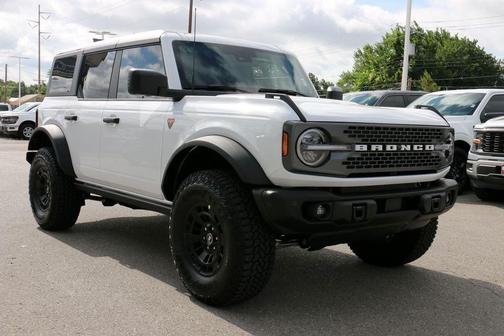 Oxford White 2026 Ford Bronco Badlands