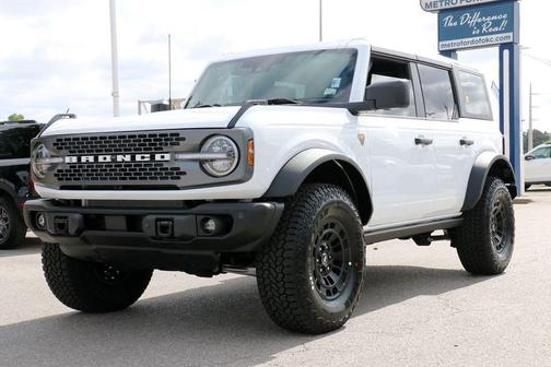 Oxford White 2026 Ford Bronco Badlands