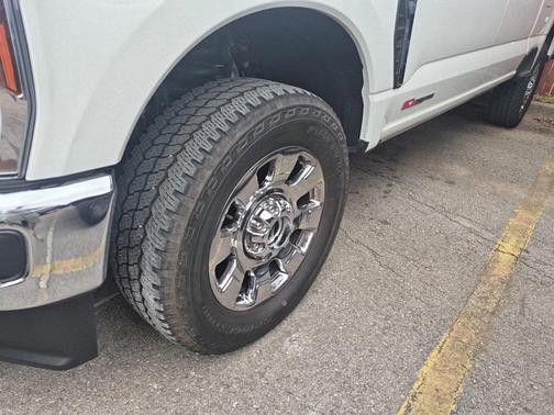 Star White Metallic Tri-Coat 2025 Ford F-250 King Ranch