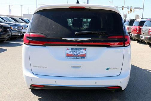 2024 Chrysler Pacifica Hybrid Select