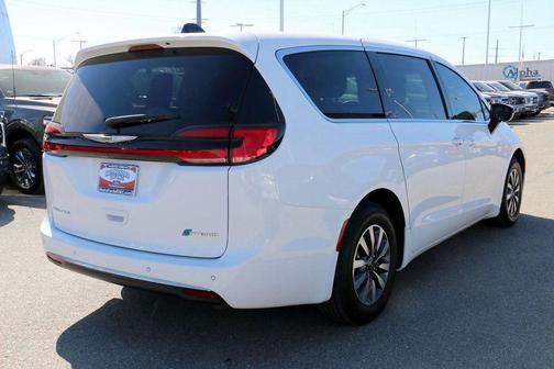 2024 Chrysler Pacifica Hybrid Select