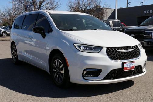 2024 Chrysler Pacifica Hybrid Select