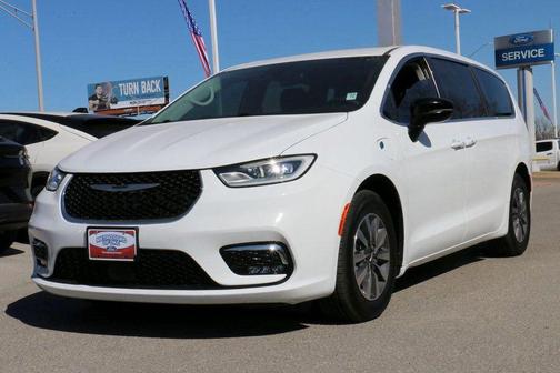 2024 Chrysler Pacifica Hybrid Select