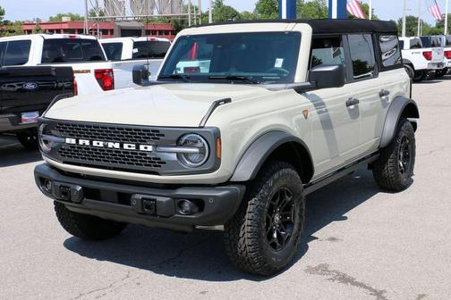 Desert Sand 2026 Ford Bronco Badlands