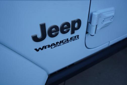 Bright White Clearcoat 2021 Jeep Wrangler Unlimited Rubicon 392