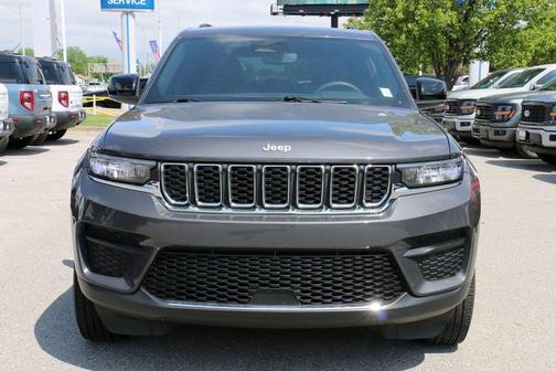 Baltic Gray Metallic Clearcoat 2024 Jeep Grand Cherokee Laredo