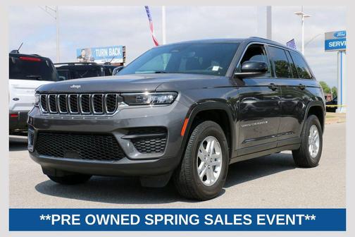 Baltic Gray Metallic Clearcoat 2024 Jeep Grand Cherokee Laredo