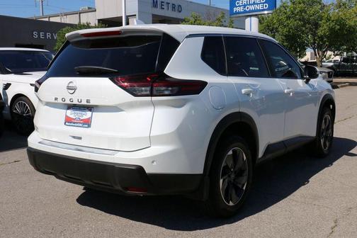 Everest White Pearl Tricoat 2026 Nissan Rogue SV