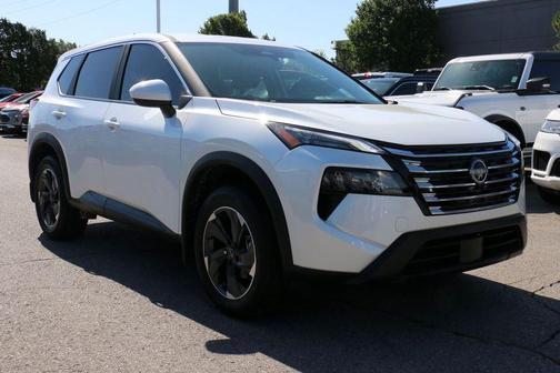 Everest White Pearl Tricoat 2026 Nissan Rogue SV