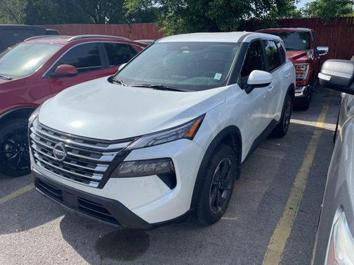 Everest White Pearl Tricoat 2026 Nissan Rogue SV