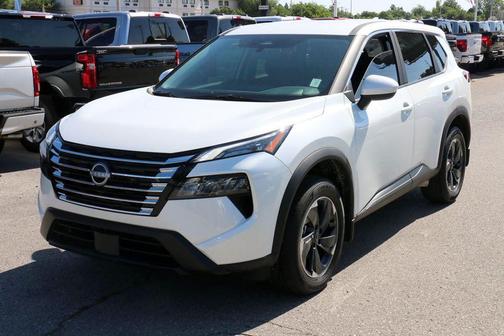 Everest White Pearl Tricoat 2026 Nissan Rogue SV